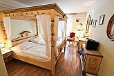 Baldachino Zimmer im Hotel Sissi in Budapest ganz elegant