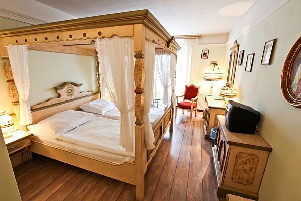Baldachino Zimmer im Hotel Sissi in Budapest ganz elegant