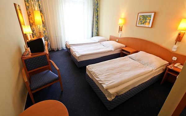 3 Bett Zi8mmer im Hotel Sissi in Budapest schönste Stadt von Ungarn  günstig im Angebot