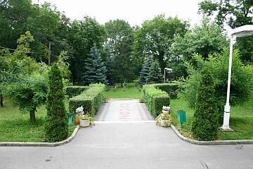 Regina Hotel Garden in Budapest - Grande Parkplatz und Garden