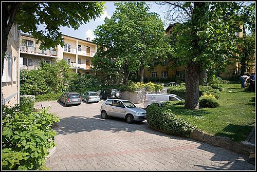 Bewachter Parkplatz im Hotel Gold Wine & Dine - Hotel in Budapest - Urlaub in Ungarn